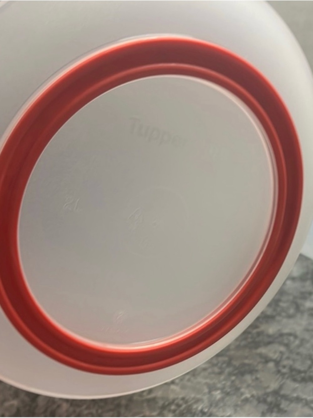 Tupperware Red Mix N Store - Picture 4 of 4